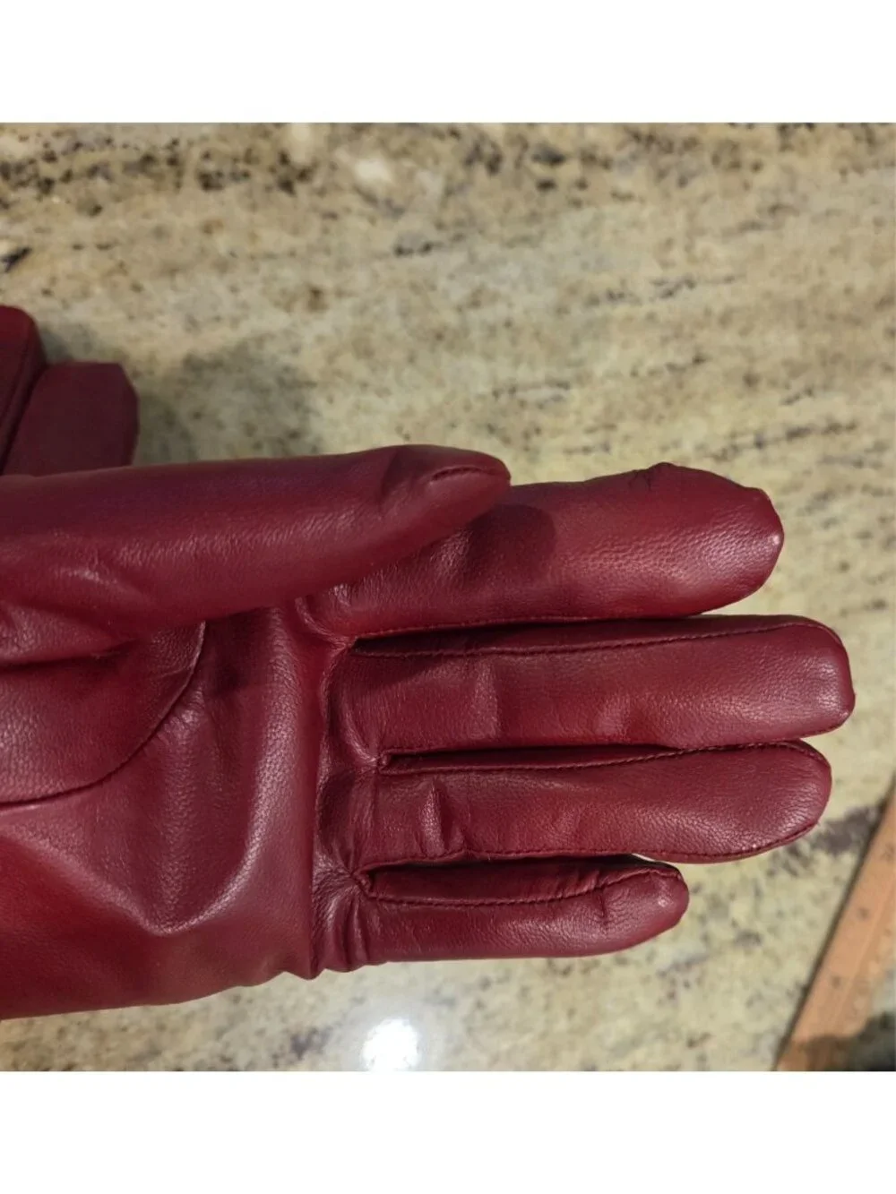 New! Isotoner Womens 7.5 /M Red Leather Gloves Thinsulate Lined 40 gram 88325